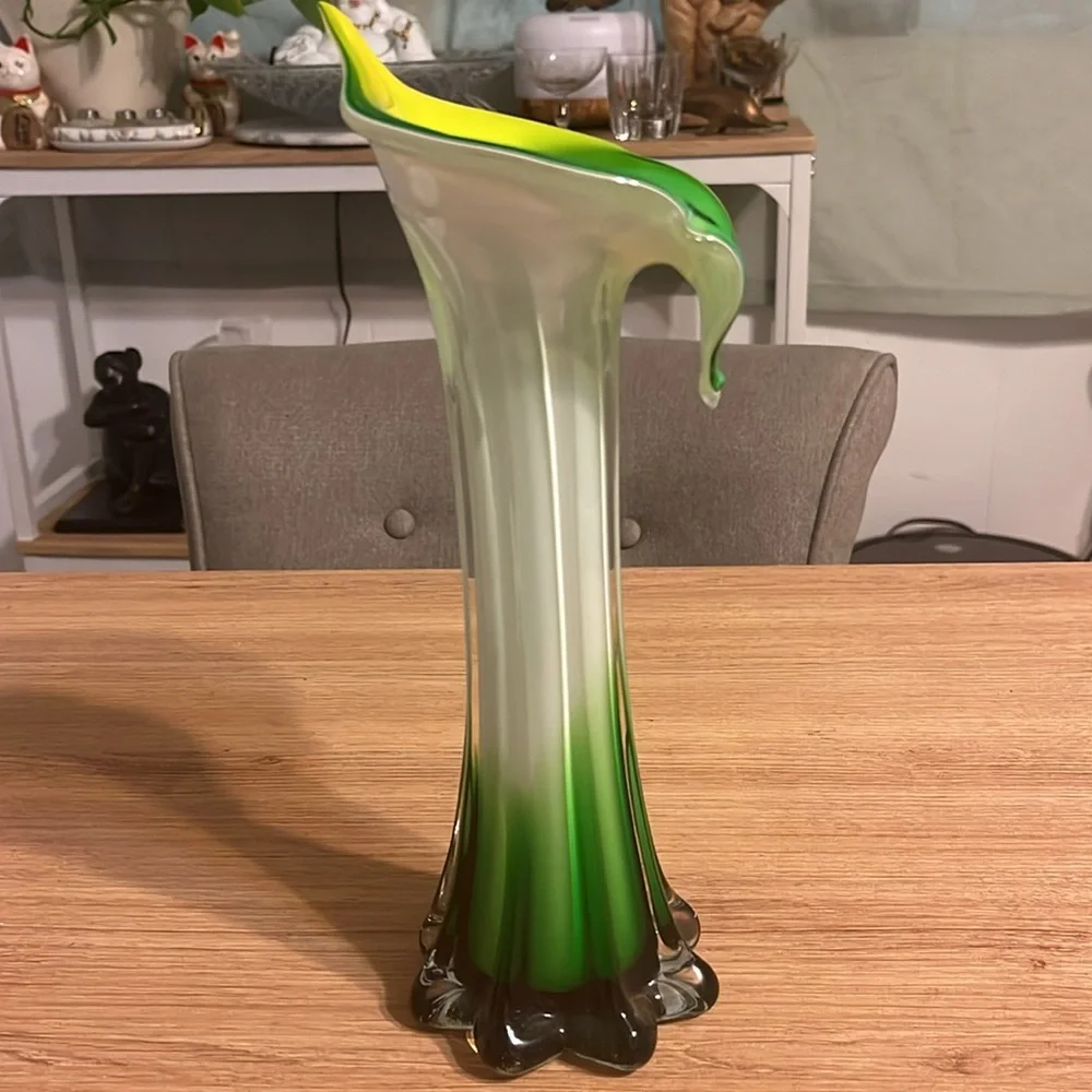 MCM 1970s Swung Murano green and yellow Cala Lily vase